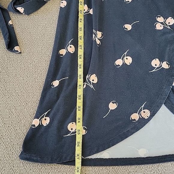 LOFT Gray with Cherries Short Sleeve Wrap Dress with Belt - Size 2 - Picture 10 of 15